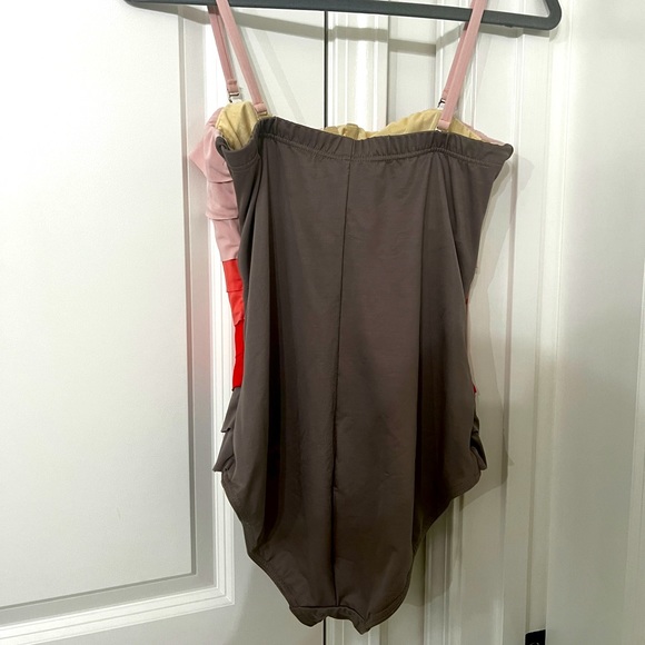 Women’s Ruffled Swimsuit - Picture 3 of 3